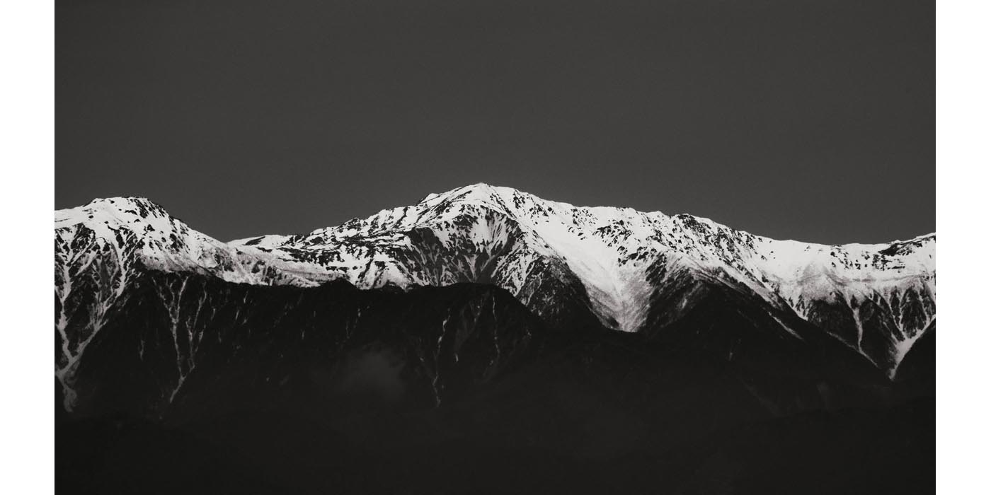 大和田良写真展「水石／類推の山」